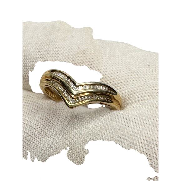 Beautiful 2 Row Chevron Style 1/4 Carat Natural Diamond Baguette Ring - Size 7 - Picture 10 of 17